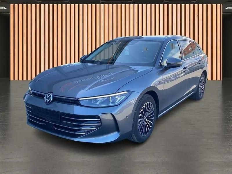 Gebraucht VW Passat Elegance 150 PS (110 kW) 2025 Graphite grau Kombi