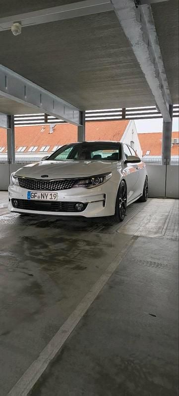 Weiß Gebraucht 2016 Kia Optima 3 Limousine | 9.999 € (Superpreis) - Bild 1/4