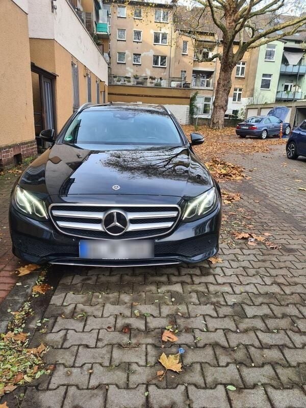 Schwarz Gebraucht 2017 Mercedes E350 Kombi | 20.500 € (Superpreis) - Bild 1/4