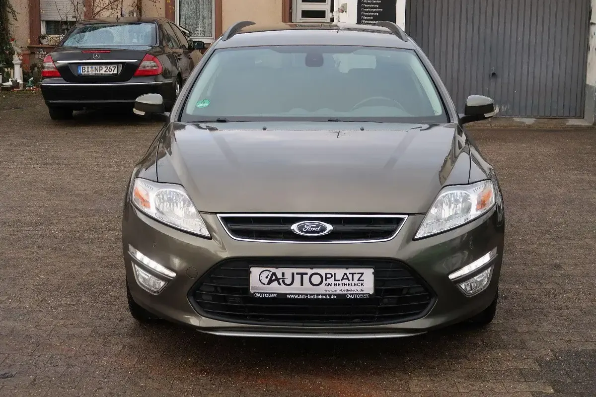 Gebraucht Ford Mondeo Champions Edition 140 PS (102 kW) 2013 Grün Kombi