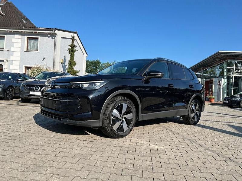 Schwarz Gebraucht 2024 VW Tiguan IQ Drive SUV | 41.490 € (Teuer) - Bild 1/4