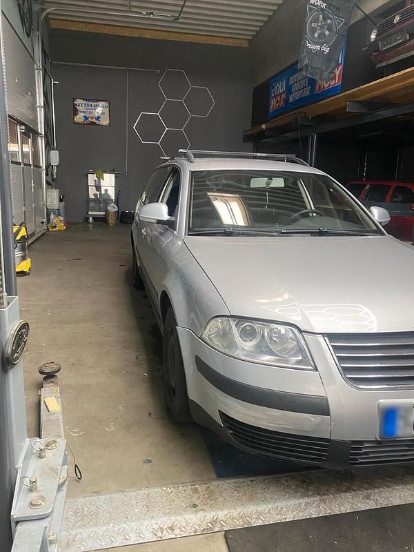 Second-hand VW Passat 131 CP (96 kW) 2004 Argintiu Break
