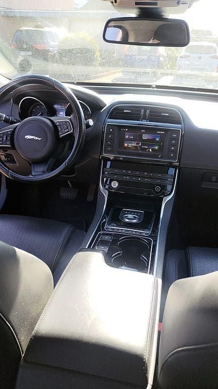 Gebraucht Jaguar XE Prestige 163 PS (119 kW) 2015 Grau Limousine
