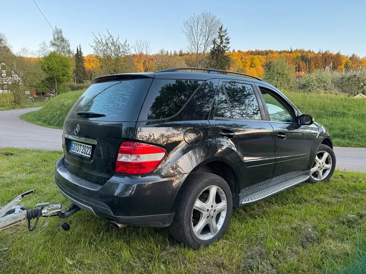 Używany Mercedes ML280 190 KM (139 kW) 2008 Czarny SUV
