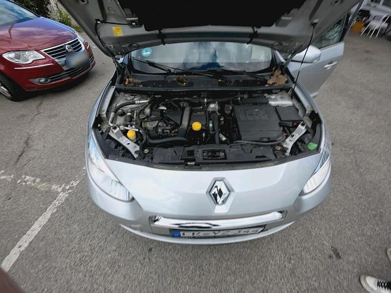 Gebraucht Renault Fluence 110 PS (80 kW) 2011 Silber Limousine