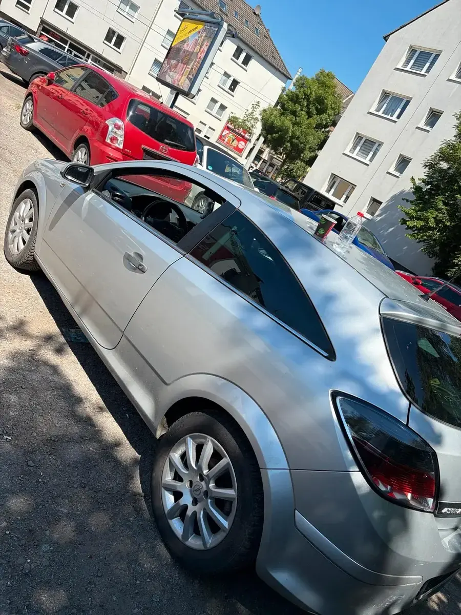 Usata Opel Astra 90 CV (66 kW) 2009 Argento Coupé