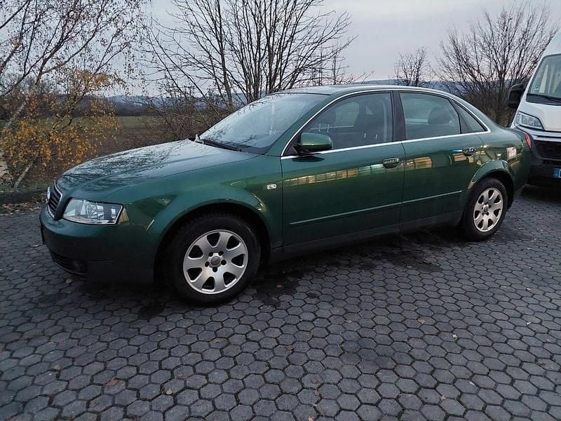 Grün Gebraucht 2001 Audi A4 Limousine | 2.500 € (Fairer Preis) - Bild 1/4