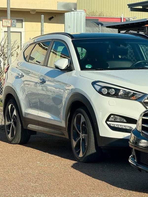 Gebraucht Hyundai Tucson Premium 177 PS (130 kW) 2015 Weiß SUV