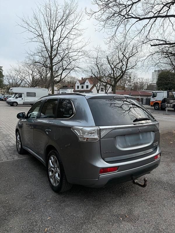 Gebraucht Mitsubishi Outlander P-HEV 181 PS (133 kW) 2014 Grau SUV