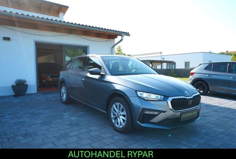 Grau Gebraucht 2024 Skoda Scala Kleinwagen | 19.390 € (Guter Preis) - Bild 1/4