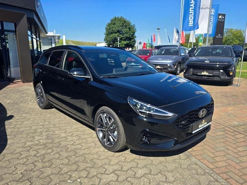Neu Hyundai i30 Advantage 140 PS (102 kW) 2025 Schwarz Kombi