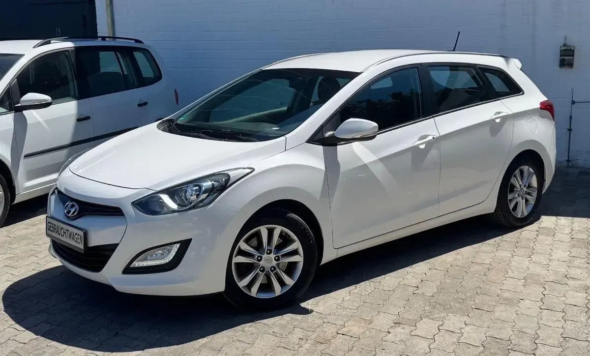 Gebraucht Hyundai i30 Edition 135 PS (99 kW) 2015 Weiß Kombi