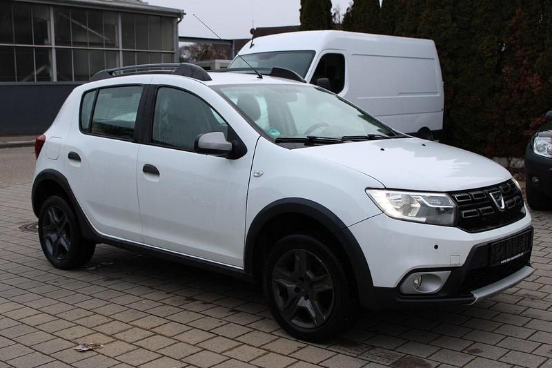 Gebraucht Dacia Sandero Celebration 90 PS (66 kW) 2017 Weiß Kleinwagen