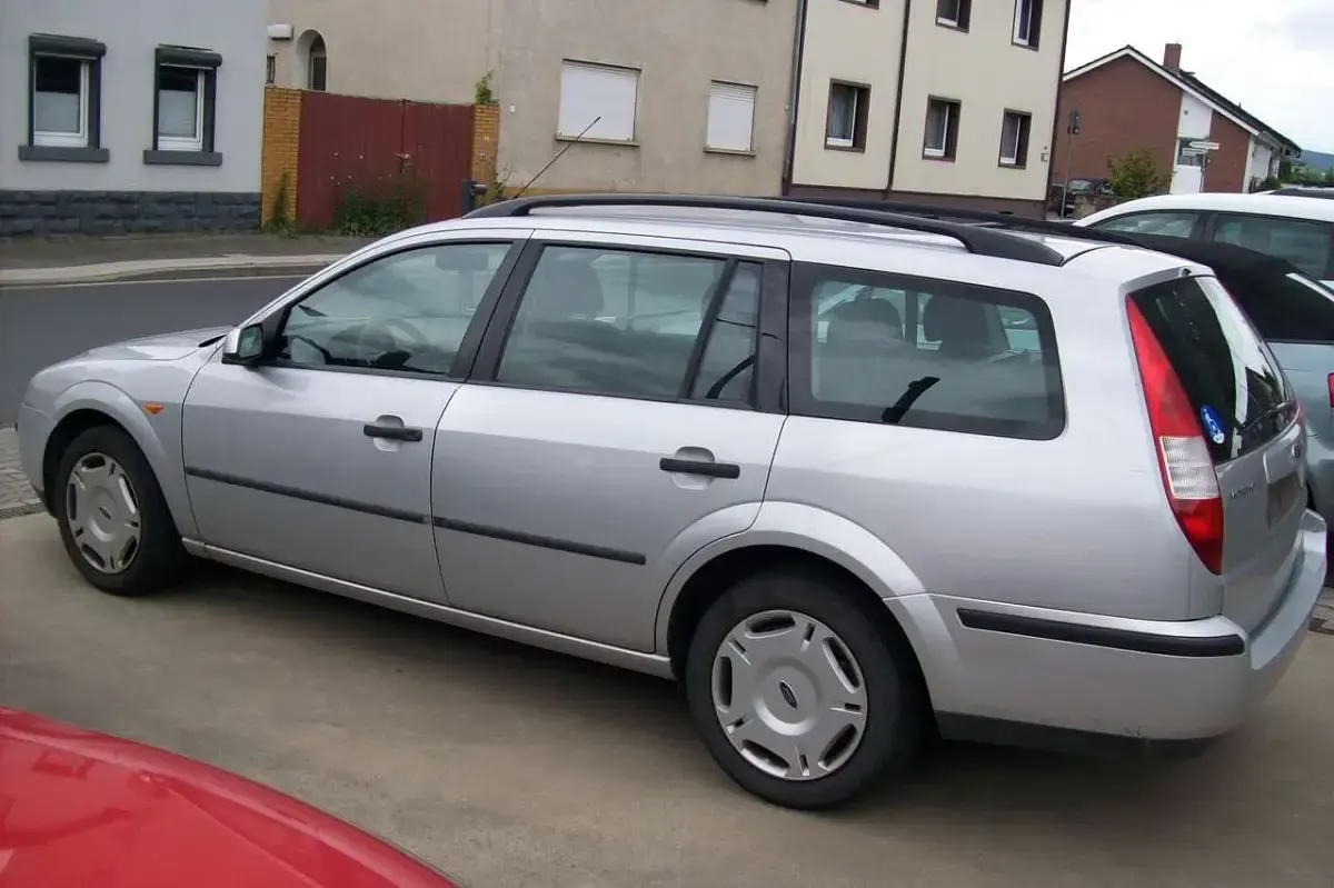 Gebraucht Ford Mondeo Ambiente 110 PS (80 kW) 2001 Other Kombi