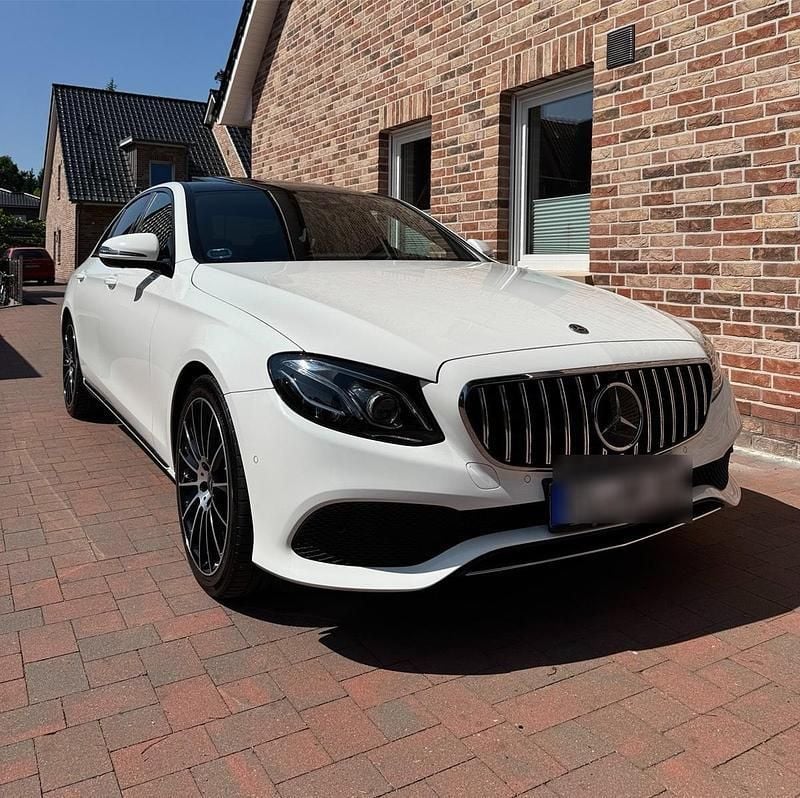 Weiß Gebraucht 2017 Mercedes E300 Limousine | 30.500 € (Fairer Preis) - Bild 1/4