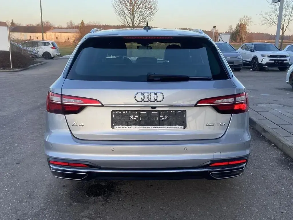 Używany Audi A4 Advanced 204 KM (150 kW) 2023 Srebrny Kombi
