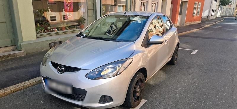Silber Gebraucht 2009 Mazda 2 Limousine | 2.999 € (Fairer Preis) - Bild 1/4
