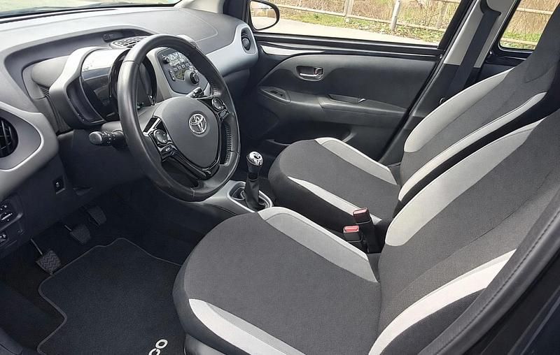 Gebraucht Toyota Aygo 69 PS (50 kW) 2018 Schwarz Kleinwagen