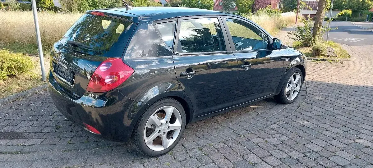 Gebraucht Kia Ceed 142 PS (104 kW) 2009 Schwarz Kleinwagen