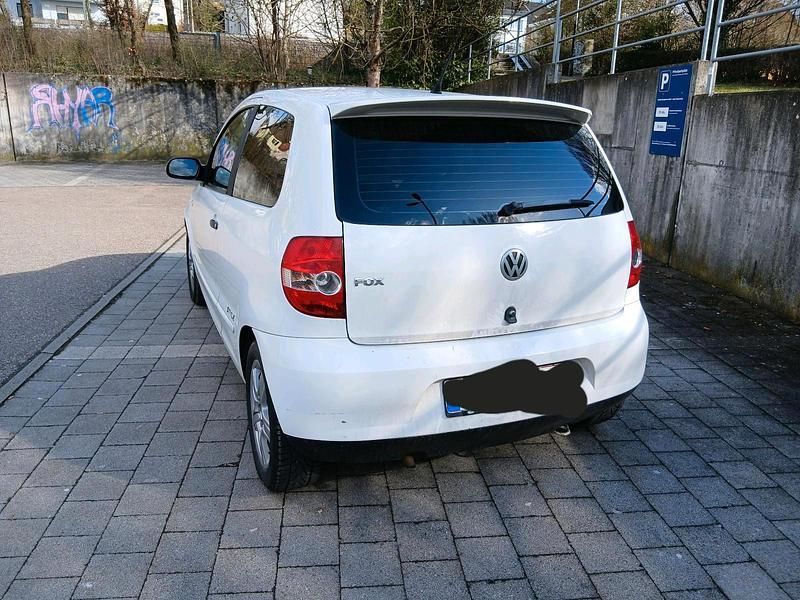 Gebraucht VW Fox 60 PS (44 kW) 2011 Weiß Kleinwagen