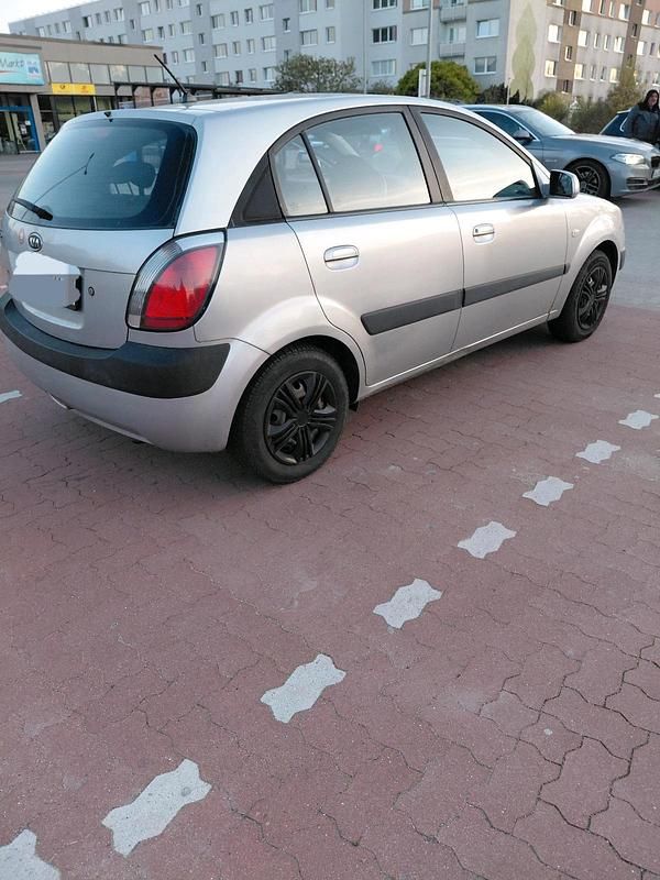 Usata Kia Rio 97 CV (71 kW) 2006 Utilitaria