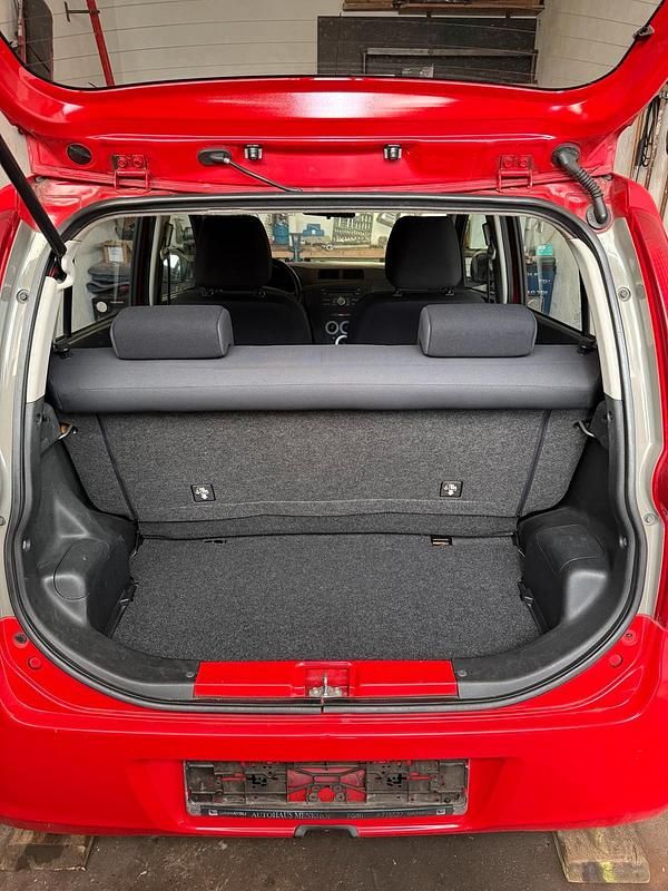 Gebraucht Daihatsu Cuore 70 PS (51 kW) 2009 Rot Kleinwagen