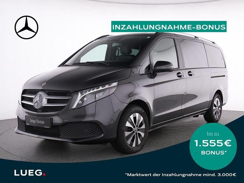 Grau graphitgrau metallic Gebraucht 2024 Mercedes V250 Van / Kleinbus | 63.995 € (Guter Preis) - Bild 1/4