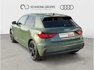 Neu Audi A1 150 PS (110 kW) 2026 Grün (distriktgrün metallic) SUV