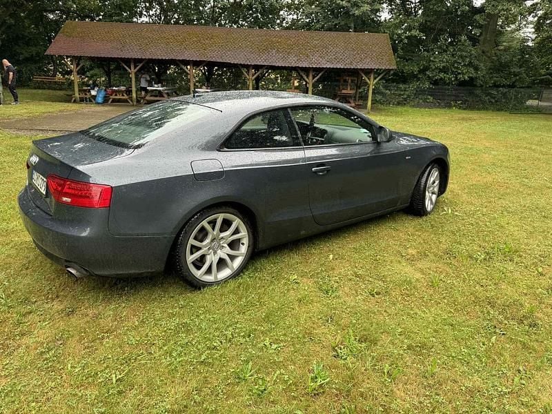Grau Gebraucht 2009 Audi A5 Comfort Coupé | 6.200 € (Superpreis) - Bild 1/4