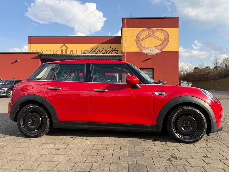 Gebraucht Mini Cooper 136 PS (100 kW) 2019 Rot Kleinwagen