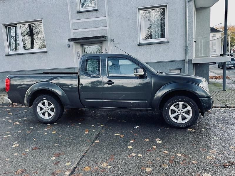 Grün Gebraucht 2008 Nissan Navara Abholung | 8.900 € - Bild 1/4
