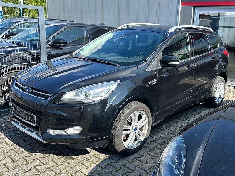 Gebraucht Ford Kuga Individual 179 PS (131 kW) 2015 Schwarz SUV
