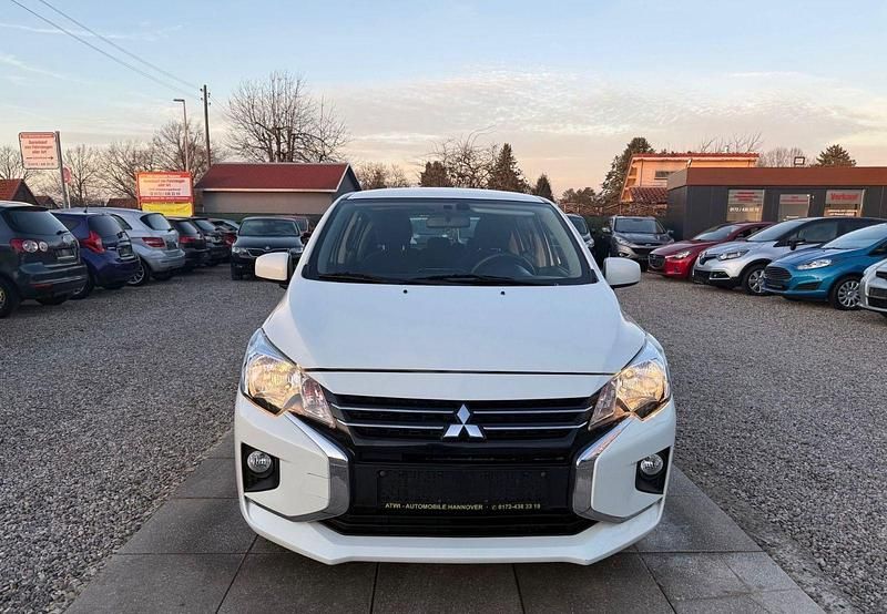 Gebraucht Mitsubishi Space Star Basis 71 PS (52 kW) 2020 Weiß Limousine