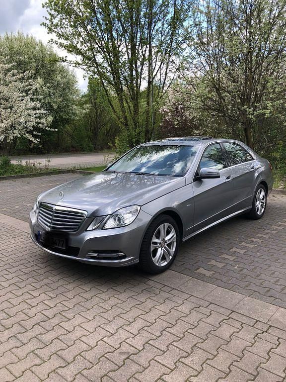 Gebraucht Mercedes E220 Elegance 170 PS (125 kW) 2011 Grau Limousine