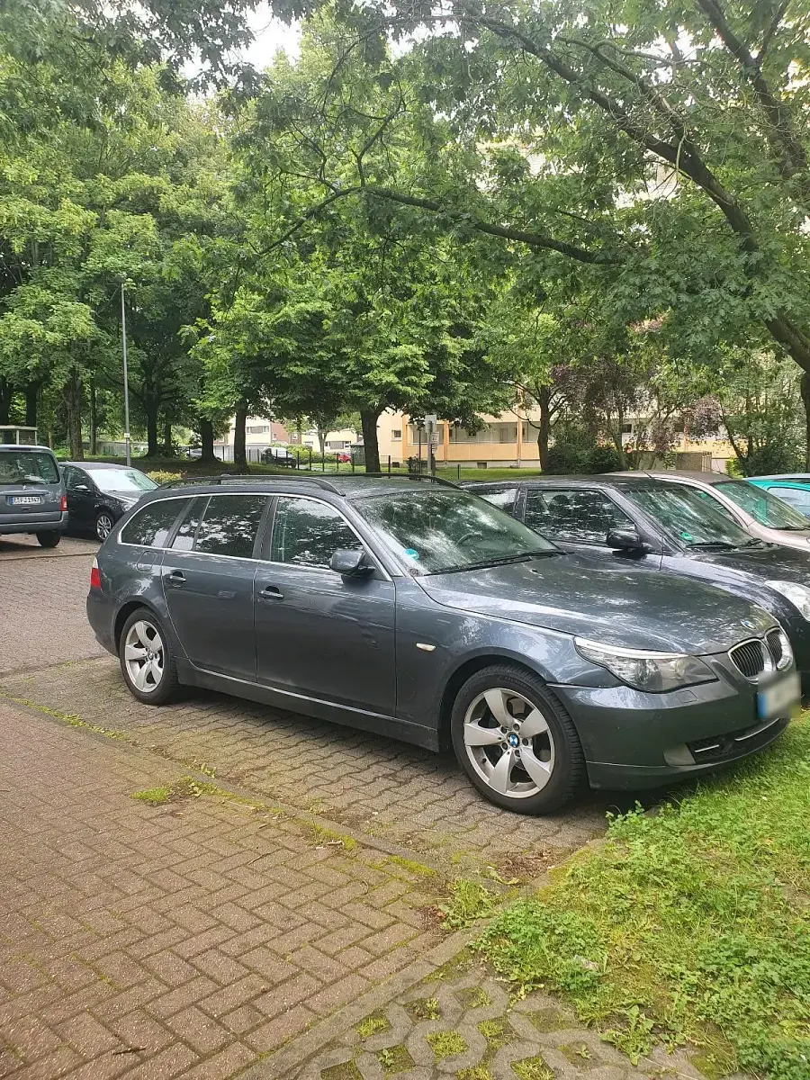 Gebraucht BMW 525 197 PS (144 kW) 2008 Grau Kombi