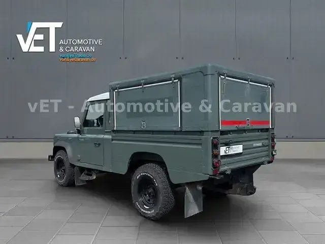 Gebraucht Land Rover Defender 122 PS (89 kW) 2010 Grün Pickup