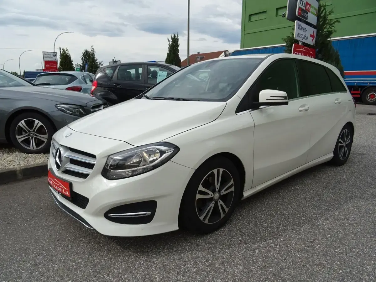 Gebraucht Mercedes B180 109 PS (80 kW) 2016 Weiß Kleinwagen