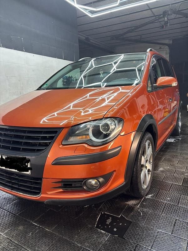 Orange Gebraucht 2007 VW Touran Cross Van / Kleinbus | 4.499 € (Fairer Preis) - Bild 1/4