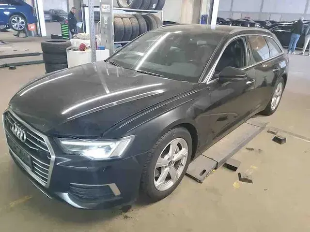 Gebraucht Audi A6 Design 265 PS (194 kW) 2023 Mythosschwarz metallic Kombi