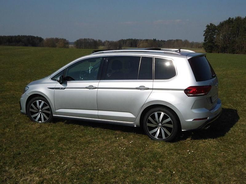 Gebraucht VW Touran Highline 150 PS (110 kW) 2019 Silber Van / Kleinbus