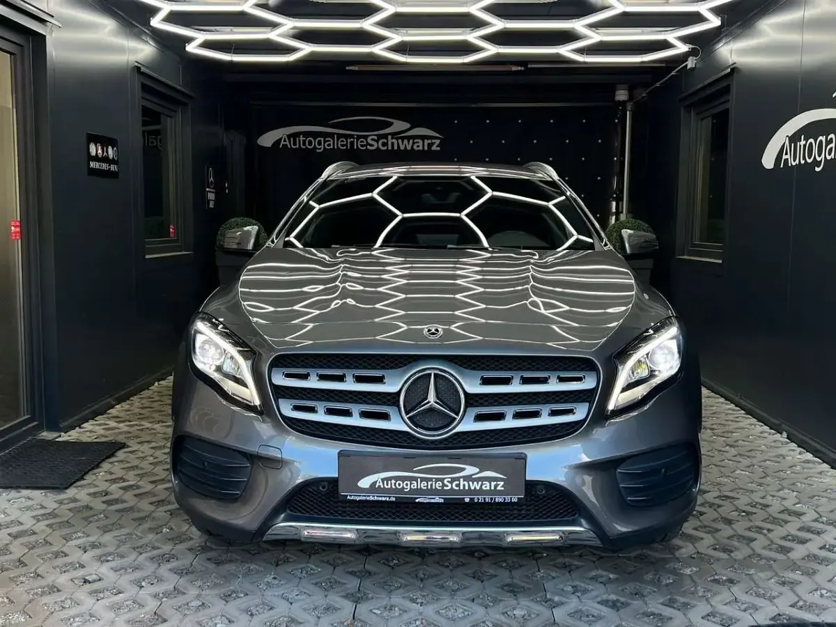 Gebraucht Mercedes GLA180 AMG line 122 PS (89 kW) 2018 Grau SUV