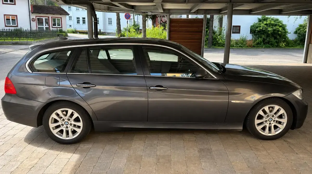 Gebraucht BMW 325 218 PS (160 kW) 2007 Grau Kombi
