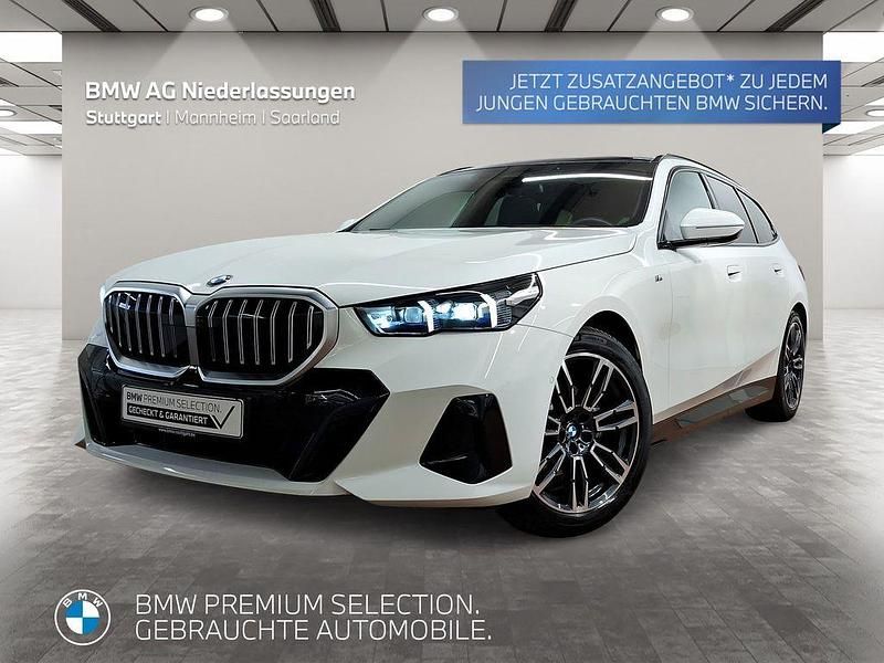 Weiß Gebraucht 2024 BMW 520 Comfort Edition Kombi | 53.990 € (Teuer) - Bild 1/3