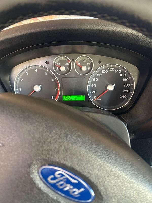 Gebraucht Ford Focus Ghia 116 PS (85 kW) 2004 Schwarz Limousine