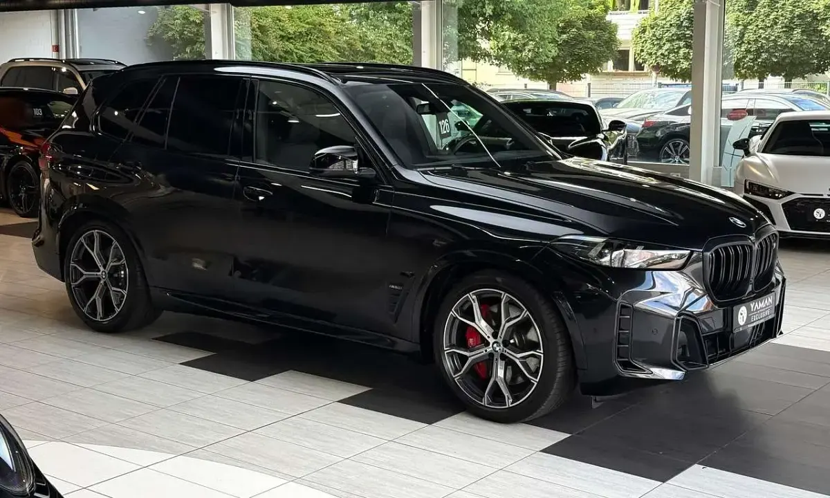 Gebraucht BMW X5 M 530 PS (389 kW) 2024 Saphirschwarz SUV