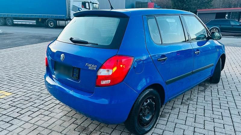 Gebraucht Skoda Fabia 62 PS (45 kW) 2010 Blau Kleinwagen