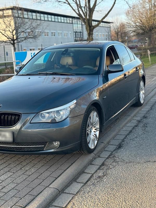 Gebraucht BMW 520 163 PS (119 kW) 2009 Grau Limousine