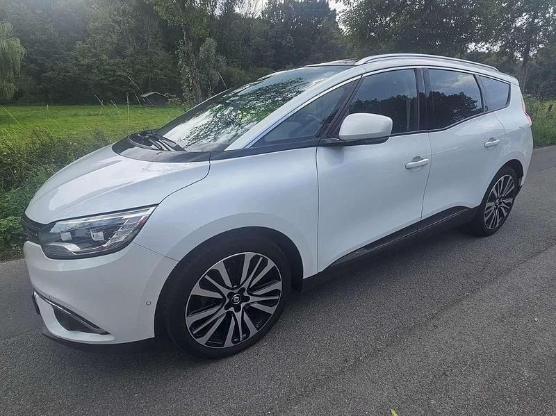Weiß Gebraucht 2017 Renault Grand Scénic IV Initiale Paris Van / Kleinbus | 13.200 € (Fairer Preis) - Bild 1/4