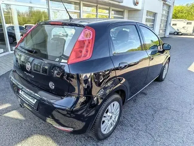 Gebraucht Fiat Punto Lounge 95 PS (69 kW) 2017 Colore esterno (blu suggestivo) Kleinwagen