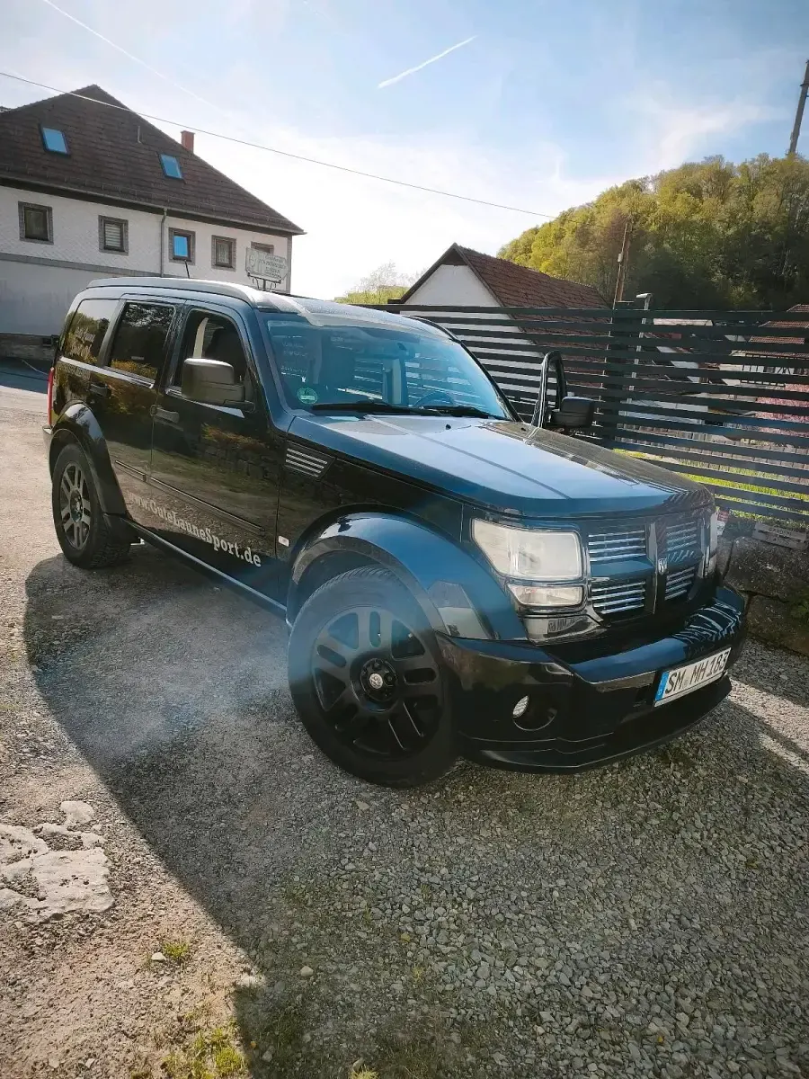 Używany Dodge Nitro 180 KM (132 kW) 2008 Czarny SUV
